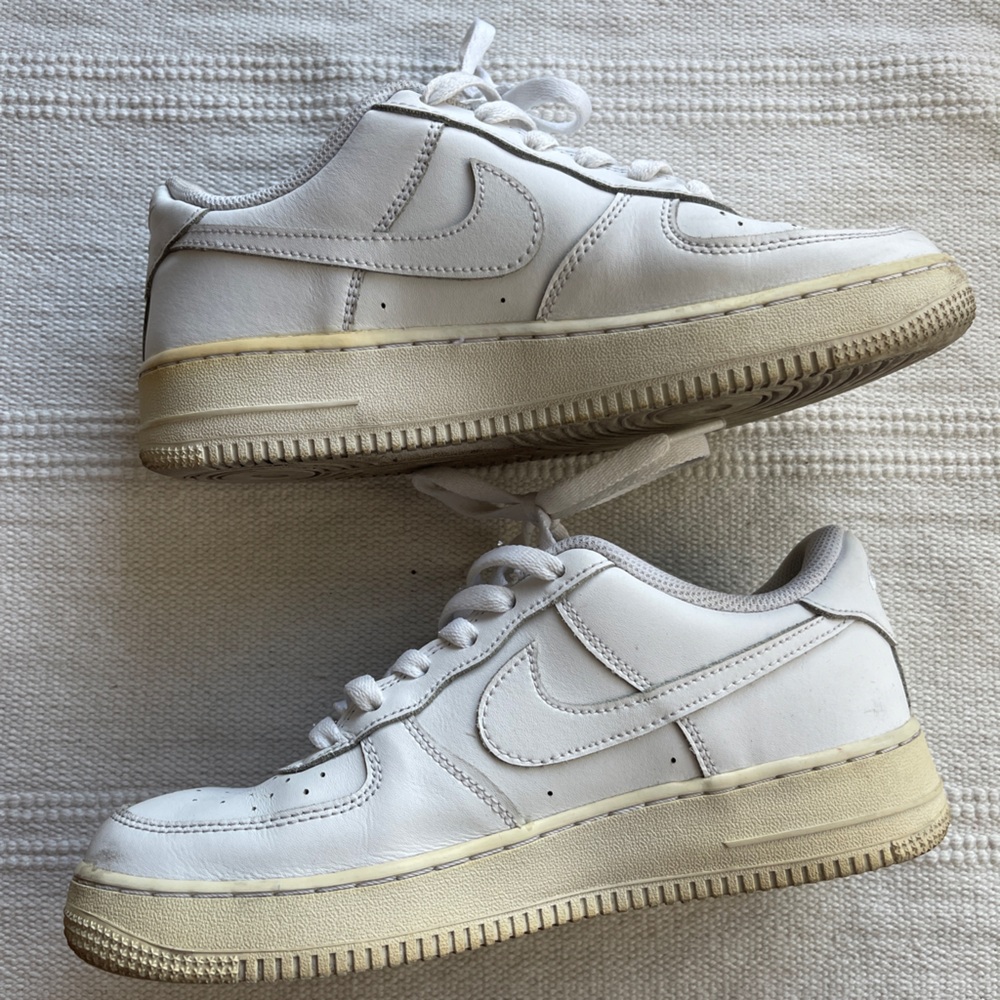 NIKE AIR FORCES - JUNIORS SIZE 7